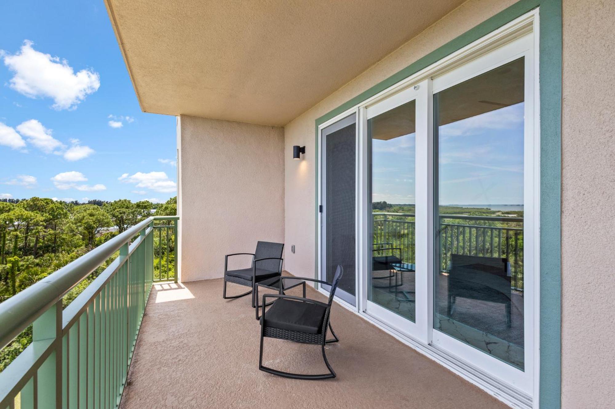 River Fly-In Merritt Island Room photo